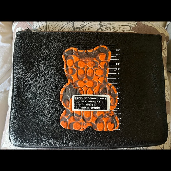Coach DOC Wristlet Pouch Authentic NWT - Picture 1 of 3